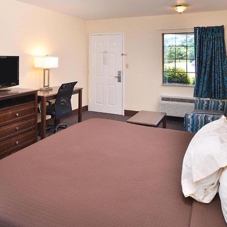 Americas Best Value Inn - Бейтсвіль Екстер'єр фото